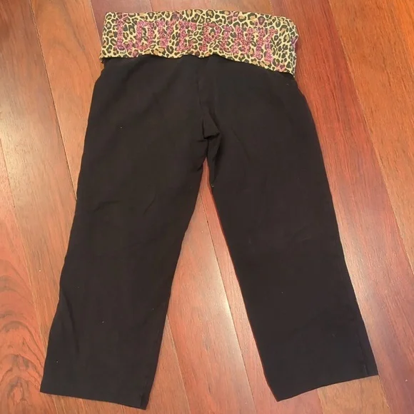 Victoria's Secret Pink Women's Black Leopard Print Waistband Capri Workout Pants - Picture 2 of 5